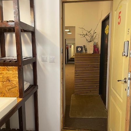 بيت شباب Victoria Poshtel بوخارست المظهر الخارجي الصورة