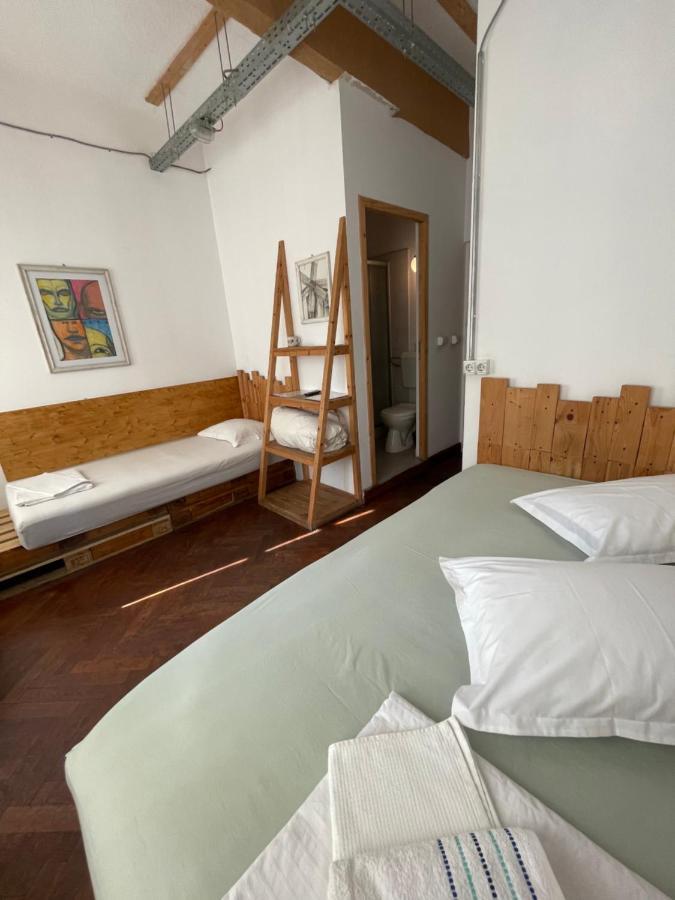 بيت شباب Victoria Poshtel بوخارست المظهر الخارجي الصورة