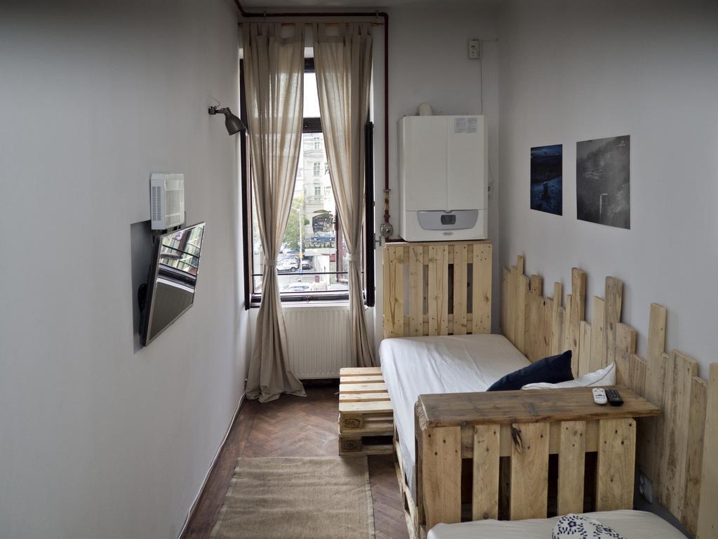 بيت شباب Victoria Poshtel بوخارست الغرفة الصورة