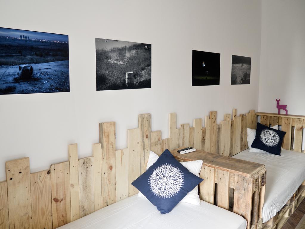 بيت شباب Victoria Poshtel بوخارست الغرفة الصورة