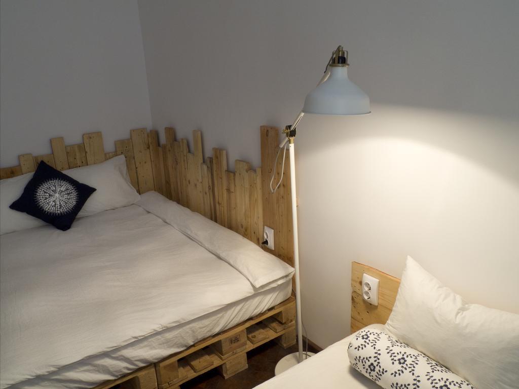 بيت شباب Victoria Poshtel بوخارست الغرفة الصورة