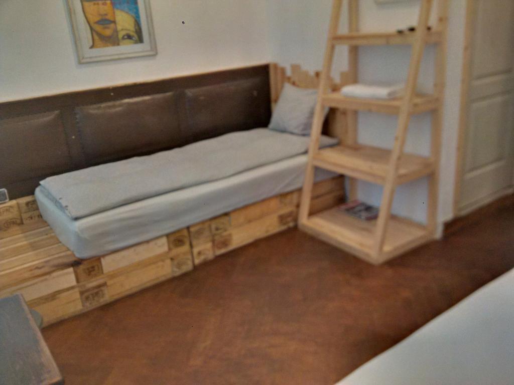 بيت شباب Victoria Poshtel بوخارست المظهر الخارجي الصورة