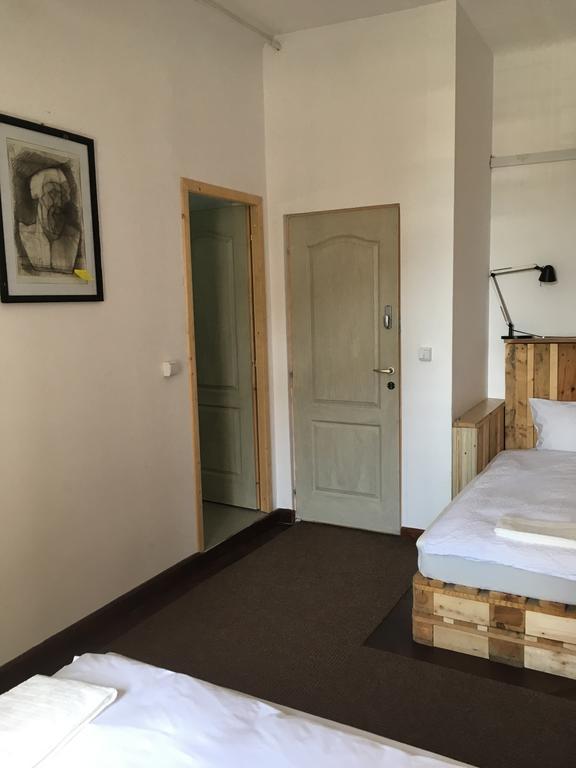 بيت شباب Victoria Poshtel بوخارست المظهر الخارجي الصورة