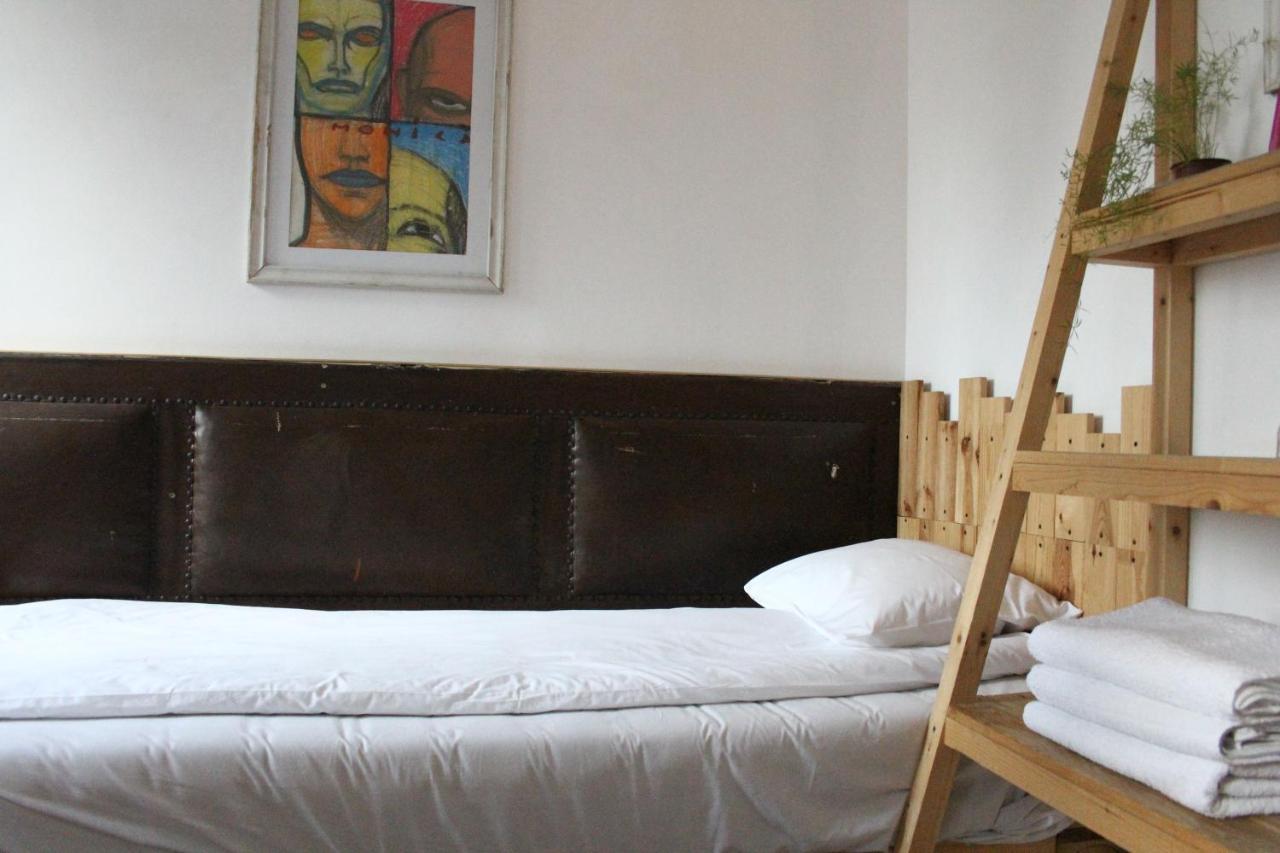 بيت شباب Victoria Poshtel بوخارست المظهر الخارجي الصورة