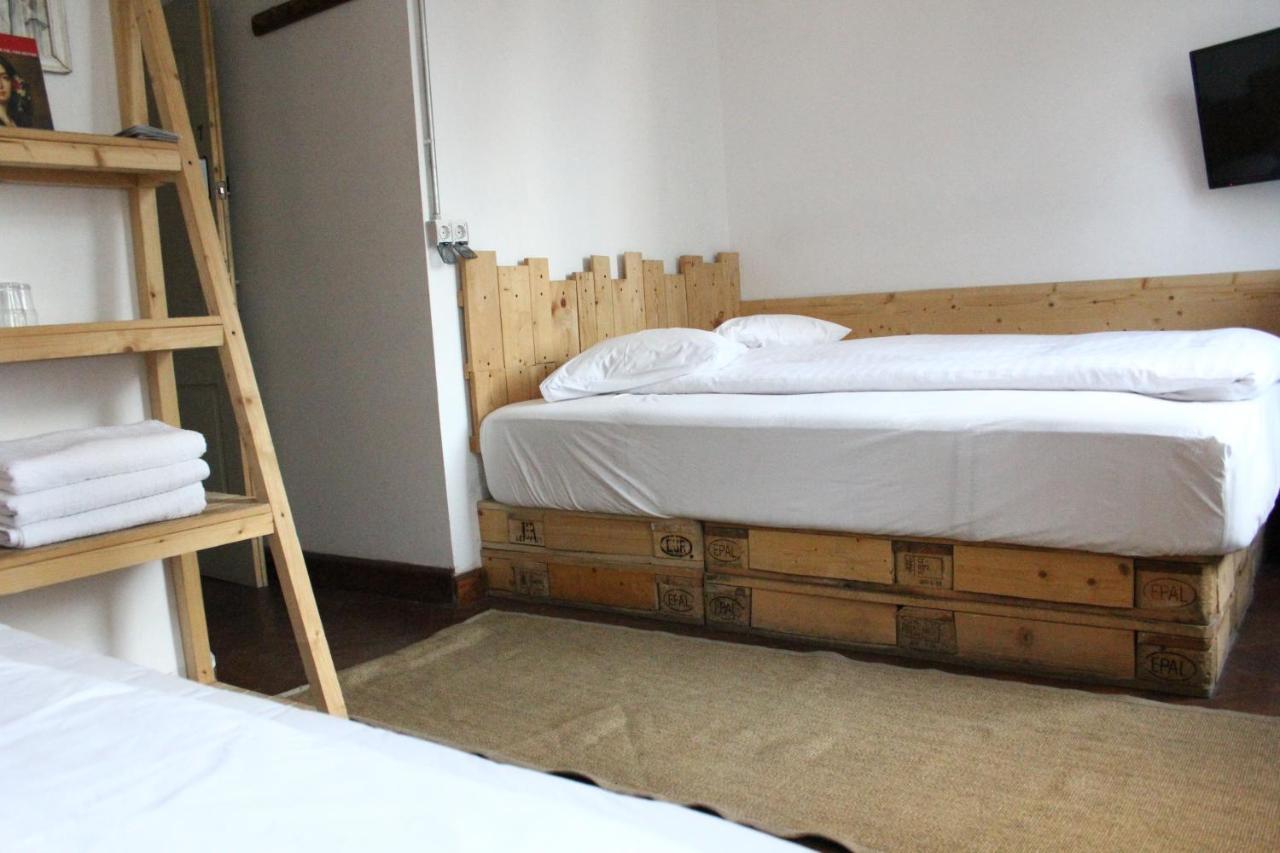 بيت شباب Victoria Poshtel بوخارست المظهر الخارجي الصورة