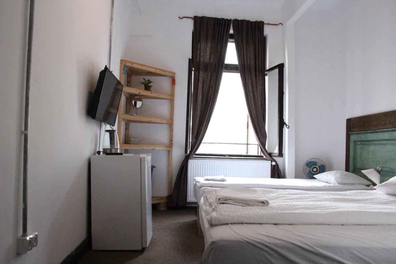 بيت شباب Victoria Poshtel بوخارست المظهر الخارجي الصورة