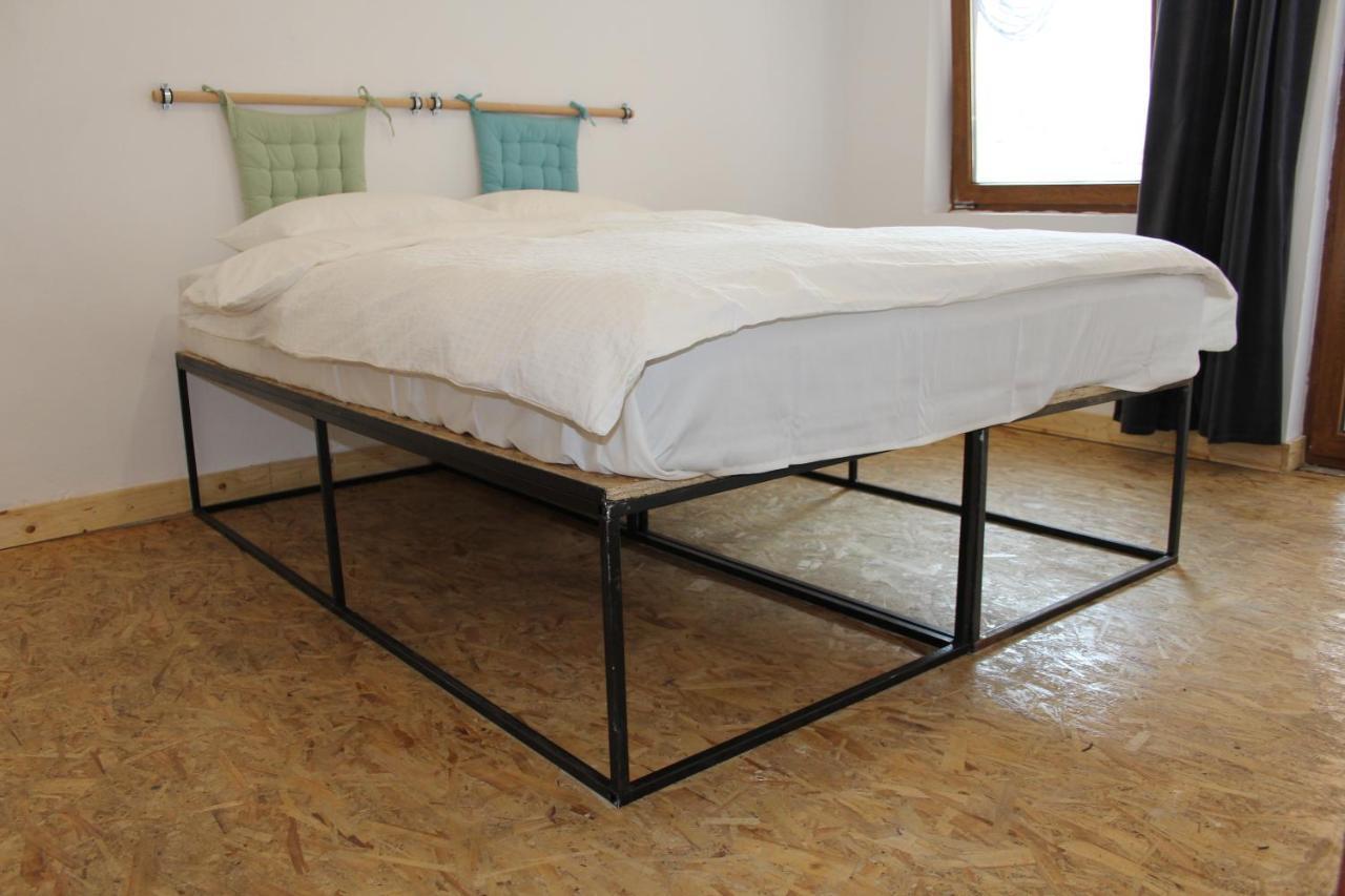 بيت شباب Victoria Poshtel بوخارست المظهر الخارجي الصورة